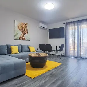  Apartment Pek