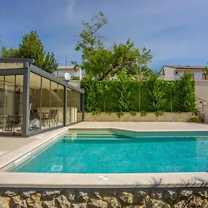  Apartment Dita
